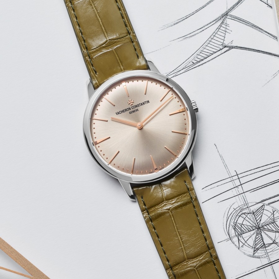 Patrimony with an olive green color strap