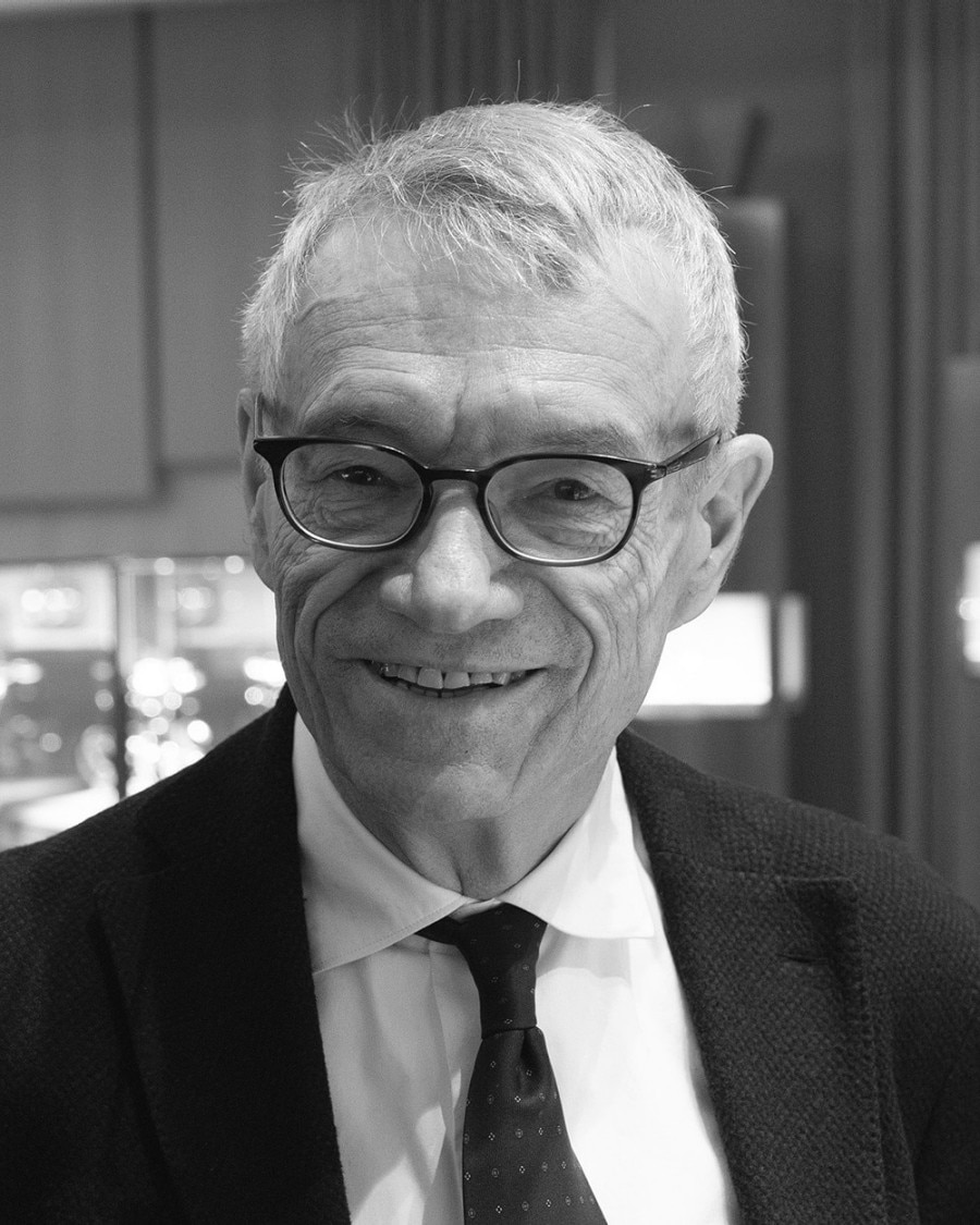 Black & white portrait of Dr Helmut Crott