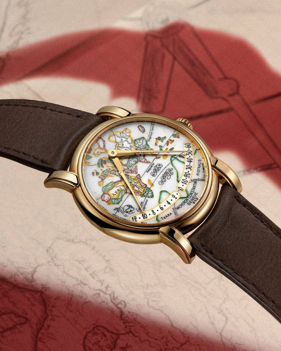 Mercator黃金腕錶置於桌面的紙本地圖上