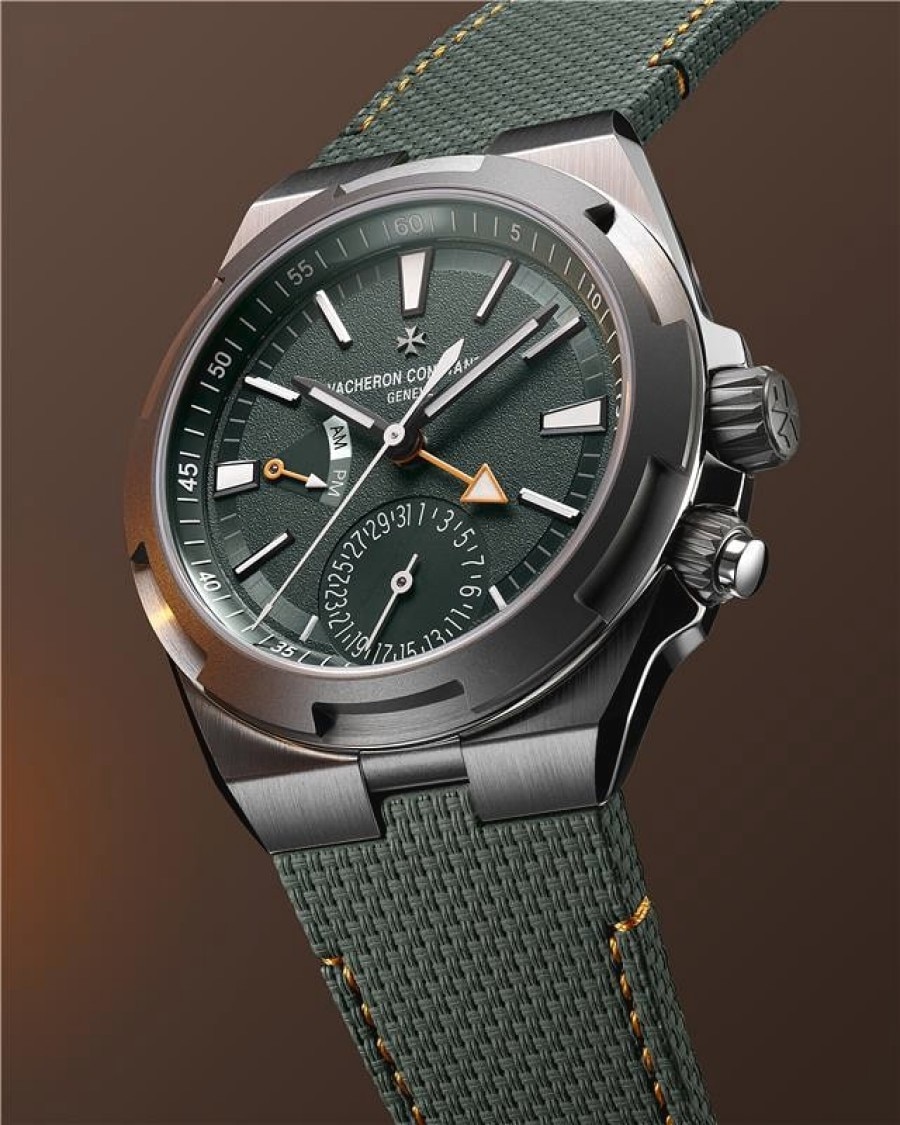 Overseas Dual Time Punti Cardinali – Ovest su sfondo scuro.