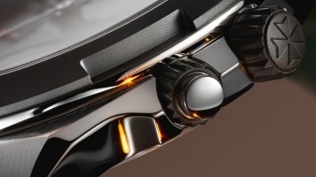 Vista ingrandita di un orologio Overseas Dual Time Punti Cardinali.