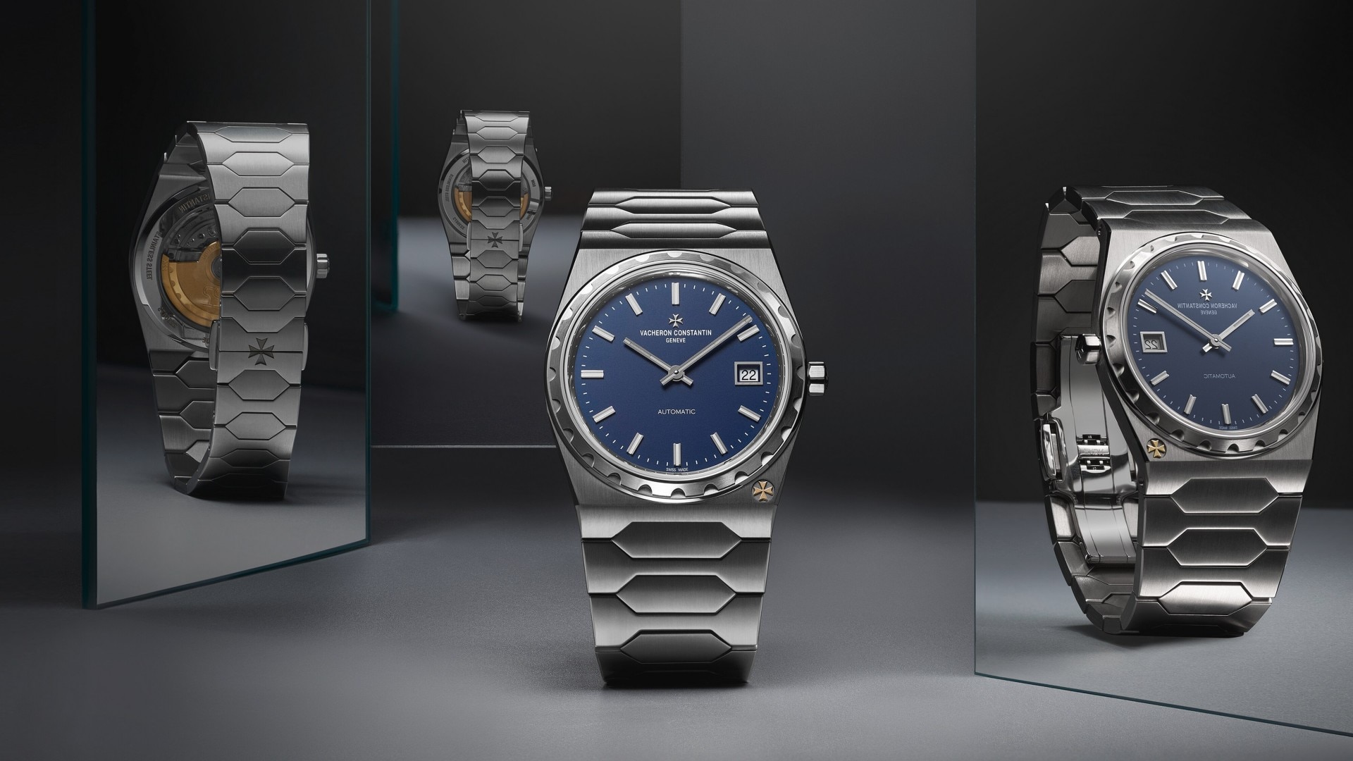Часы Vacheron Constantin с синим циферблатом, окошком даты и стальным браслетом.