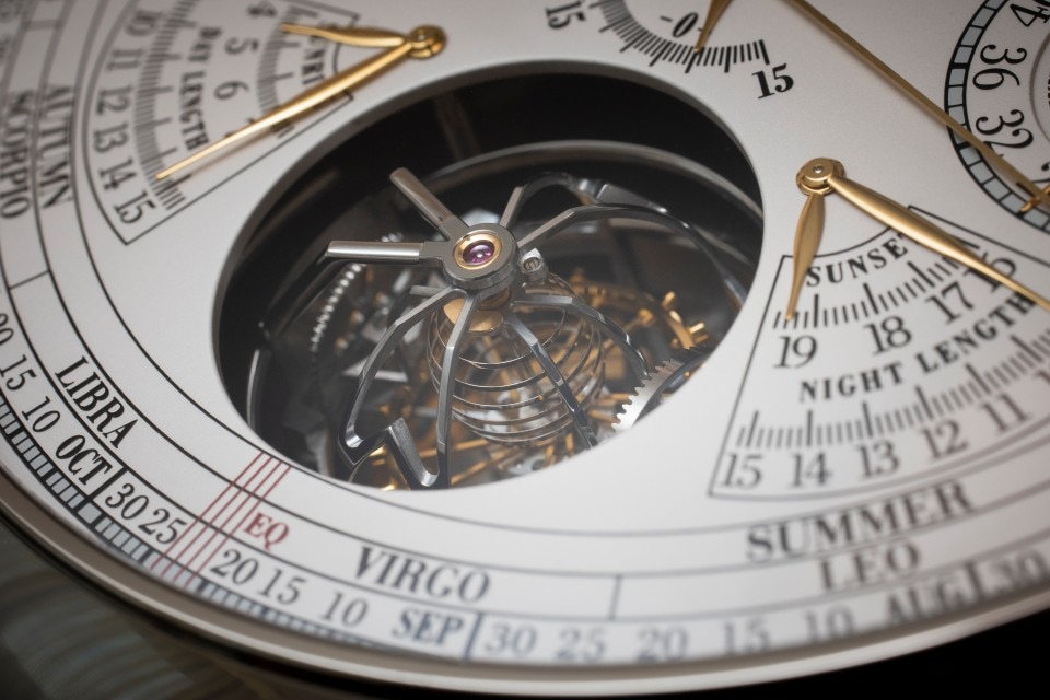 Gros plan sur le cadran de la Référence 57260 dévoilant le tourbillon mécanique apparent