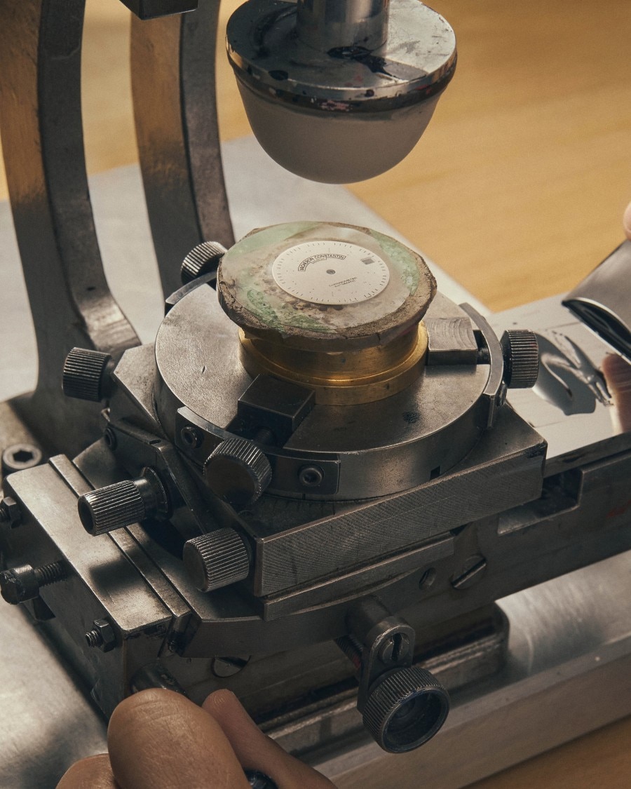 Ingrandimento della parte di una macchina per la produzione di orologi Vacheron Constantin.