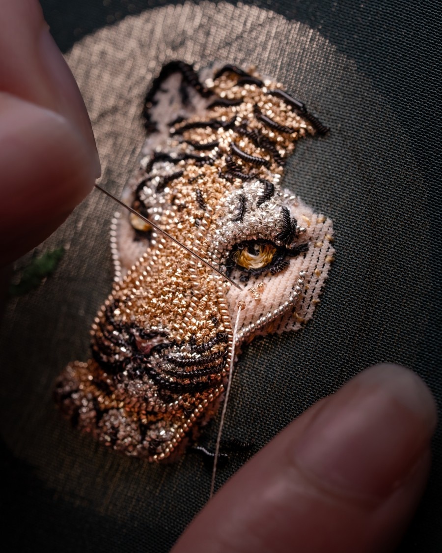 Process of creating a tiger using nine-carat yellow and white gold embroidery wires.