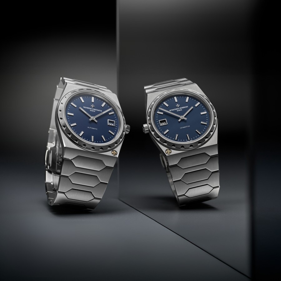 Front view of the Historiques 222 in steel, reflecting in a mirror.